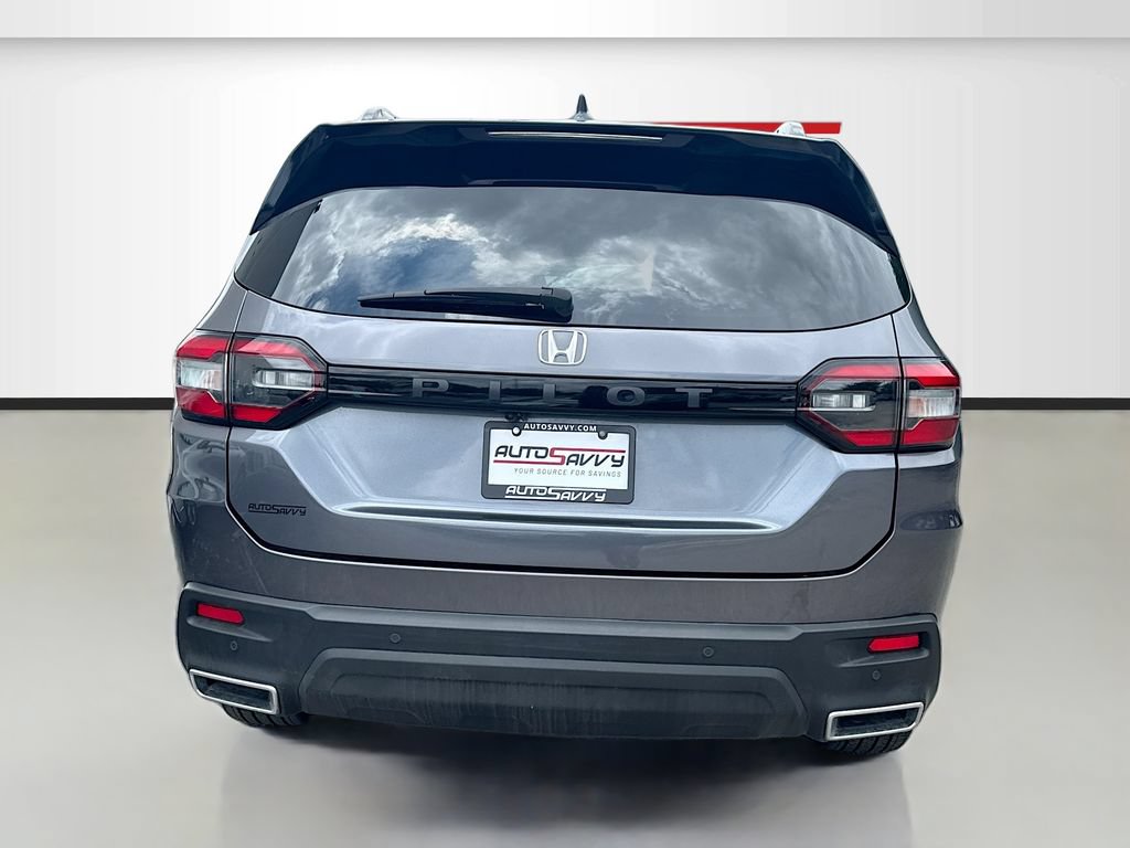 Used 2025 Honda Pilot Black Edition image 6