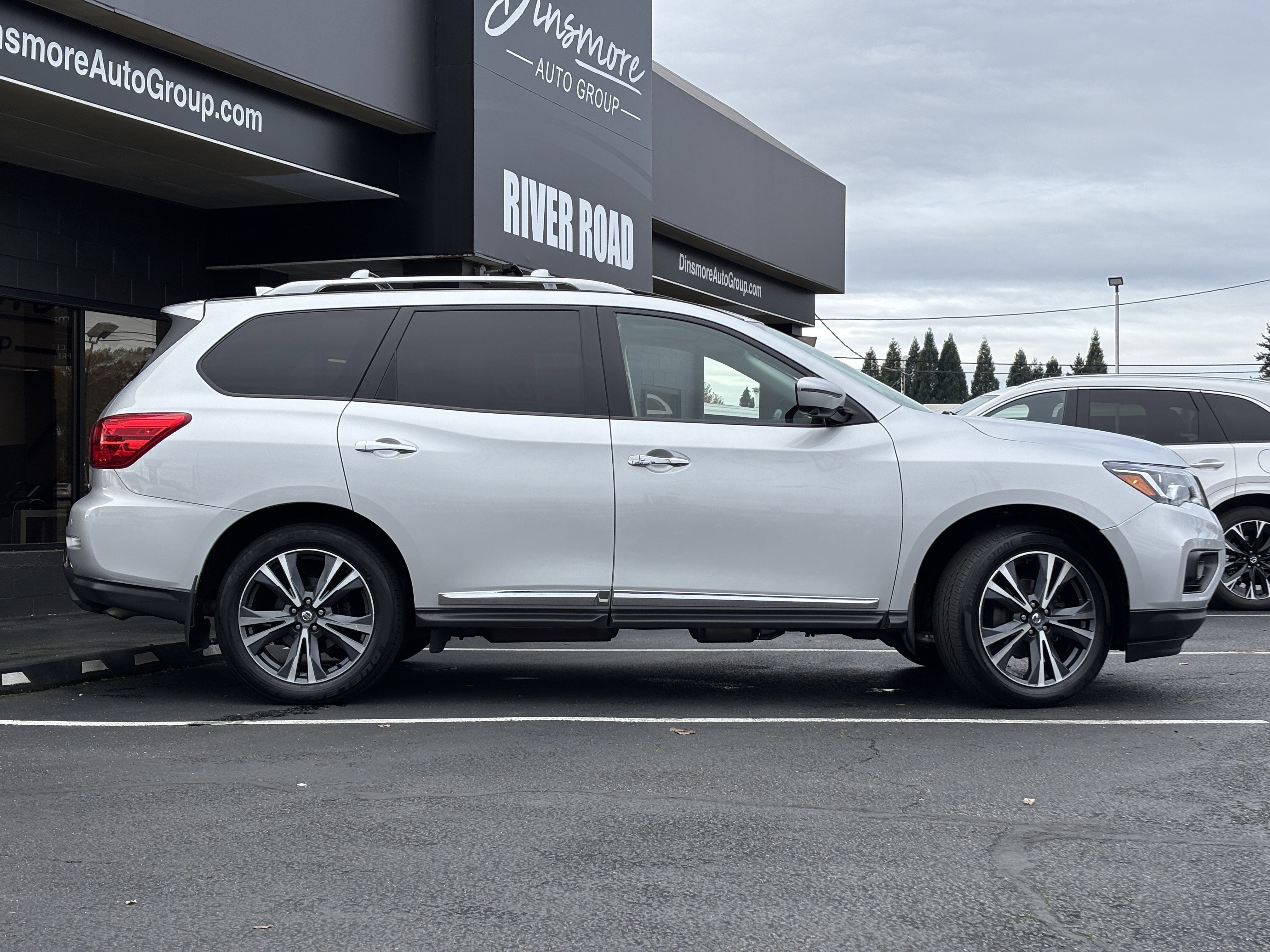 Used 2019 Nissan Pathfinder Platinum image 5