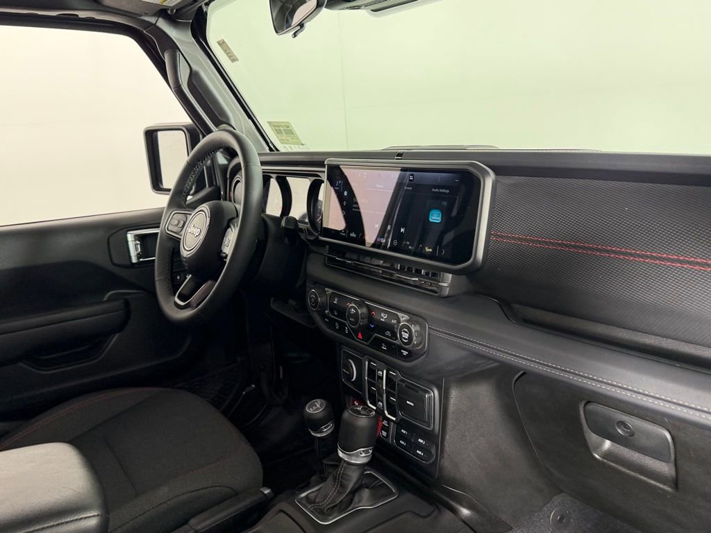 Used 2025 Jeep Wrangler Unlimited Rubicon AWD/4WD image 31