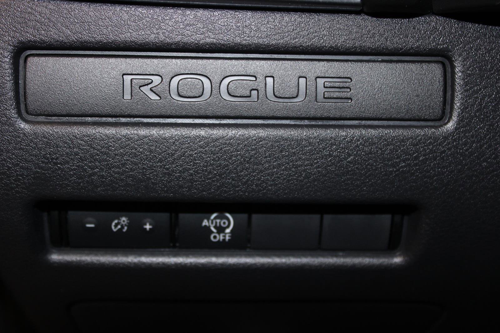 Used 2023 Nissan Rogue S image 15