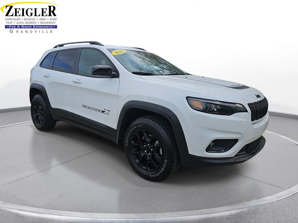 Certified 2022 Jeep Cherokee Latitude w/ Sun & Sound Group AWD/4WD image 3