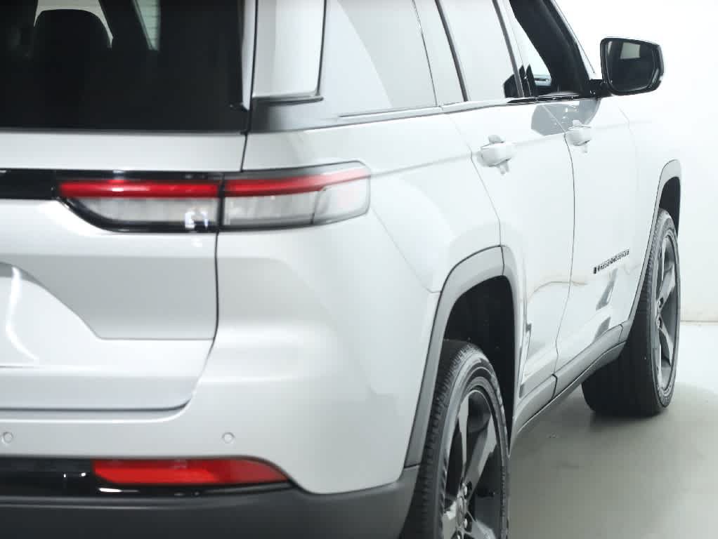 Certified 2024 Jeep Grand Cherokee Altitude AWD/4WD image 44