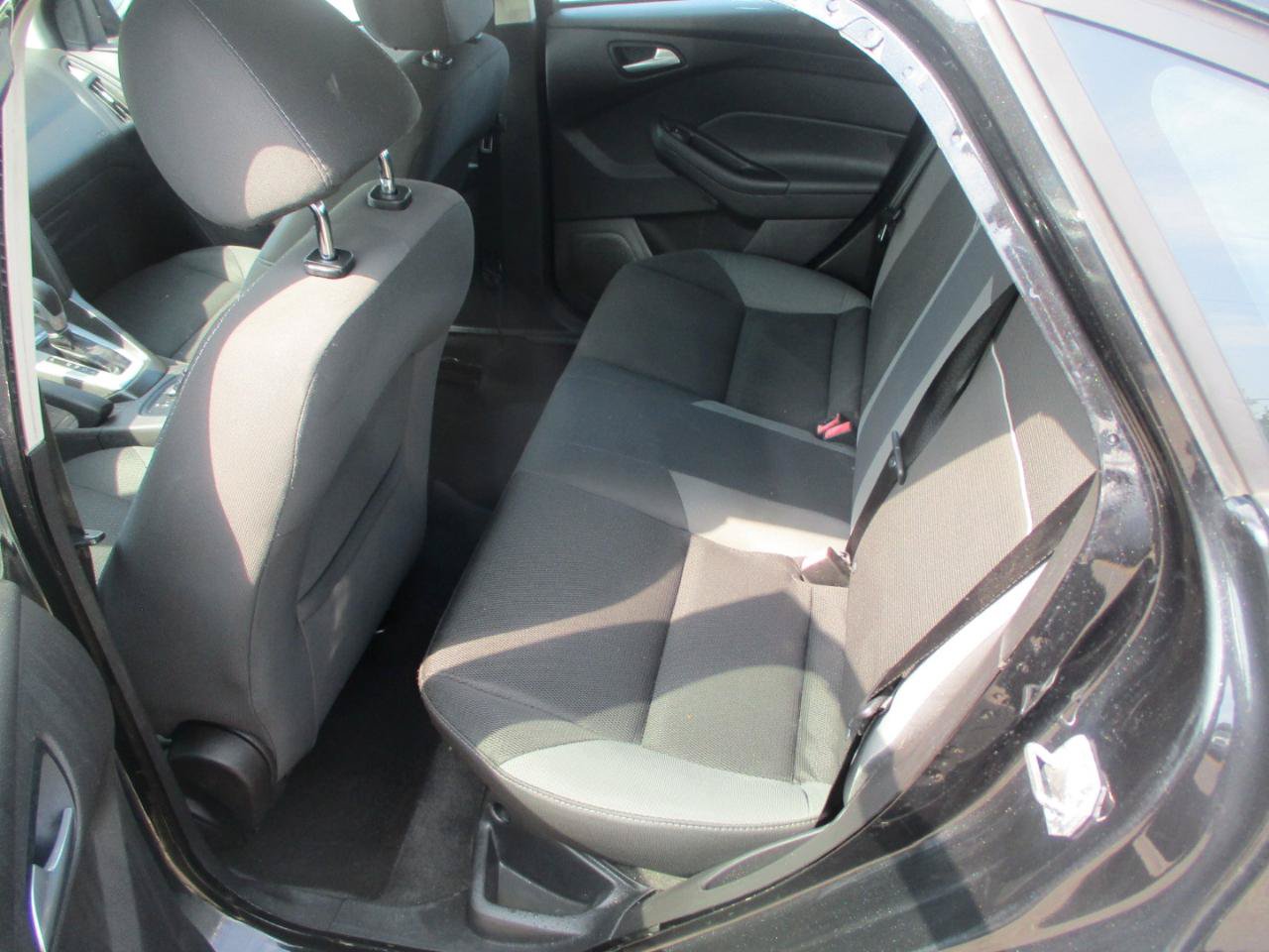 Used 2014 Ford Focus SE w/ SE Winter Package FWD image 10