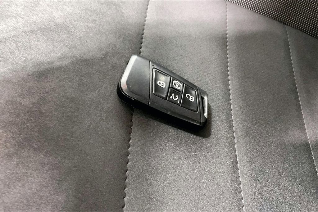 Used 2024 Volkswagen Taos SE image 13