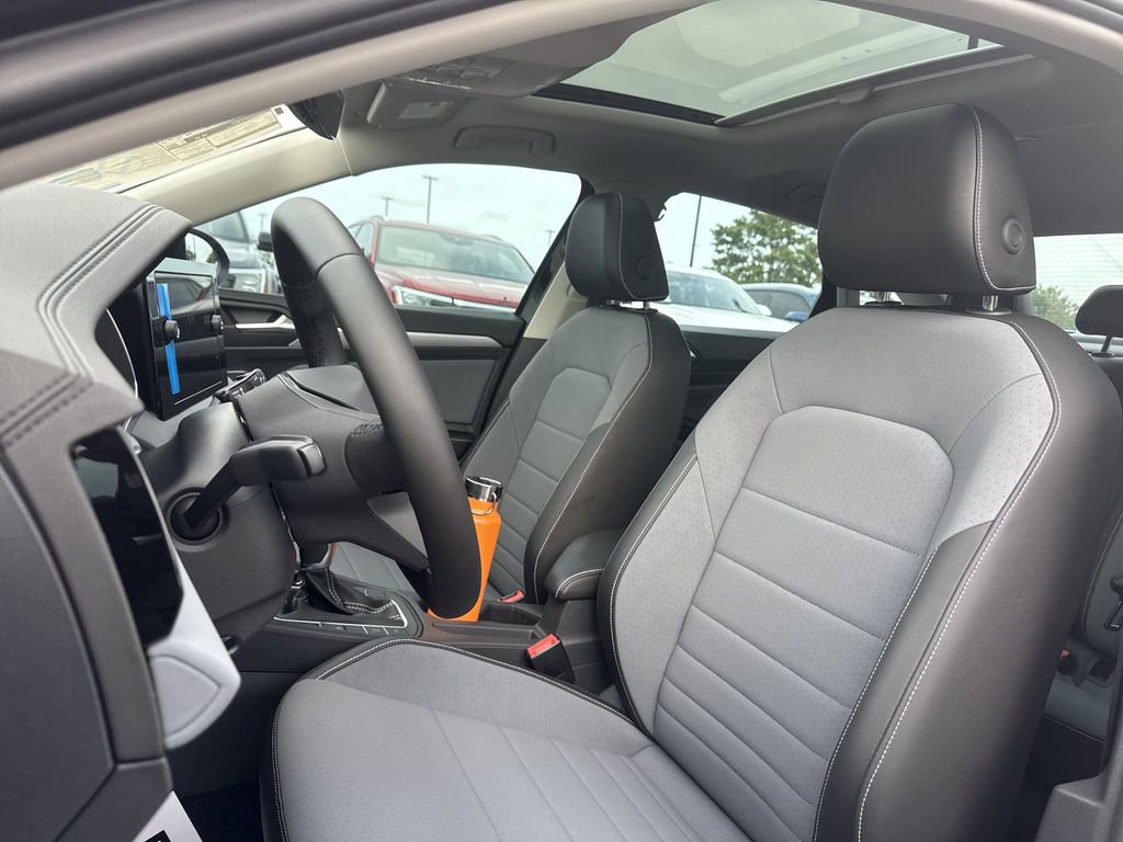 New 2025 Volkswagen Jetta SE image 12