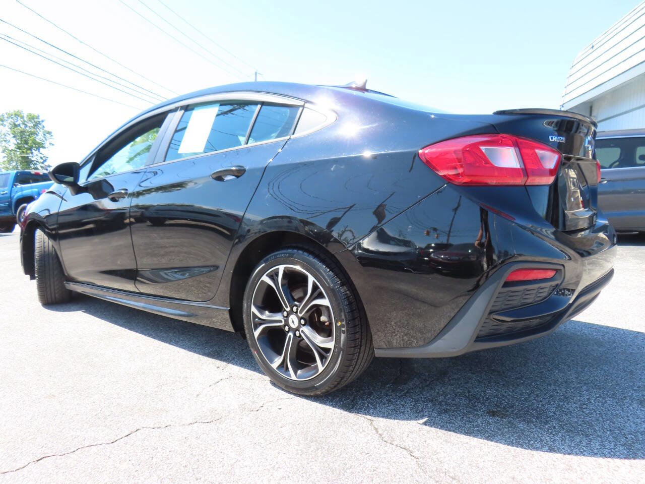 Used 2019 Chevrolet Cruze LT w/ RS Package FWD image 2