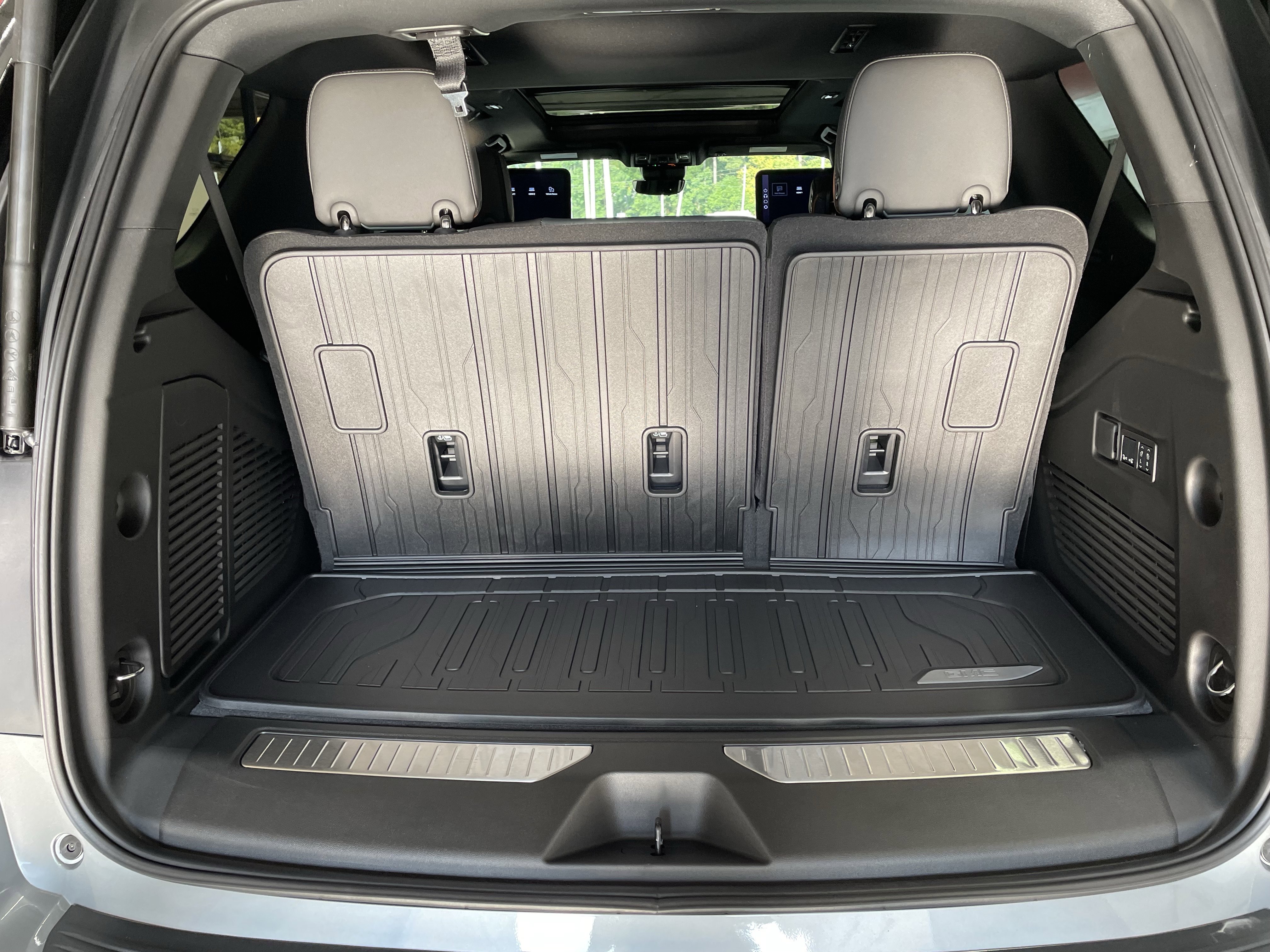 New 2025 GMC Yukon AT4 w/ AT4 Premium Plus Package image 9