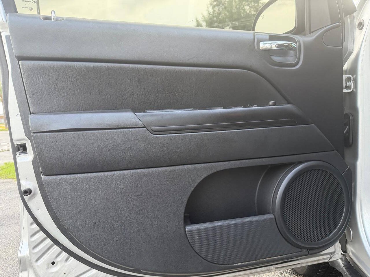 Used 2012 Jeep Compass Latitude w/ Sun/Sound Group FWD image 11