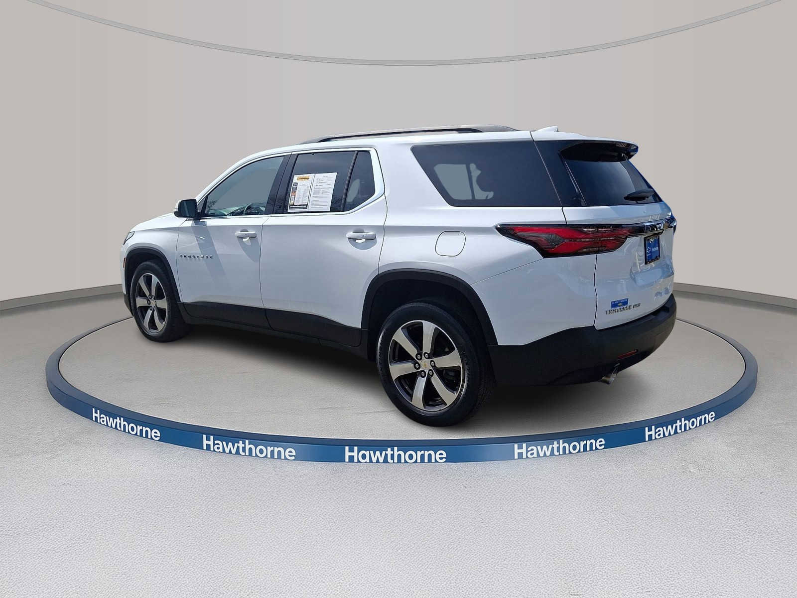 Used 2023 Chevrolet Traverse LT w/ LT Premium Package AWD/4WD image 4