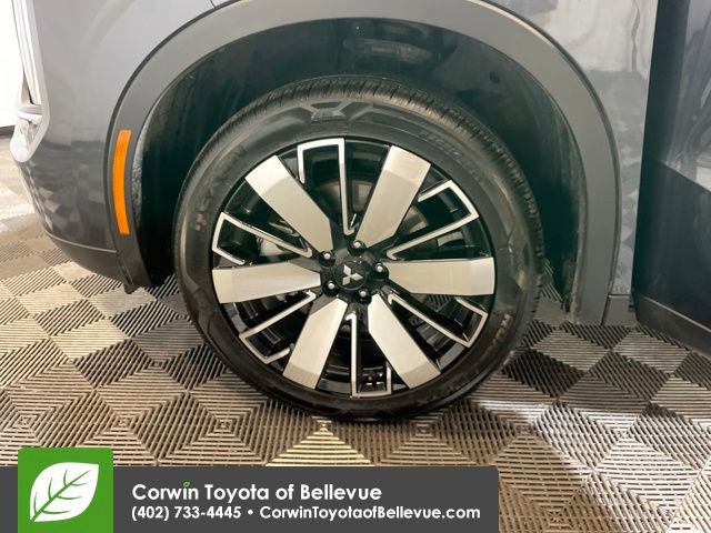 Used 2025 Mitsubishi Outlander SE image 26