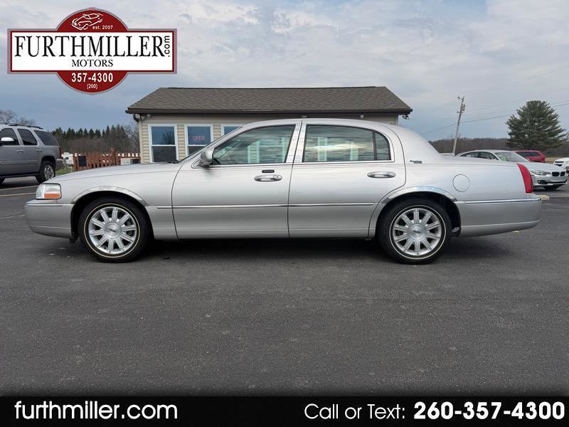 Used 2010 Lincoln Town Car Signature Limited