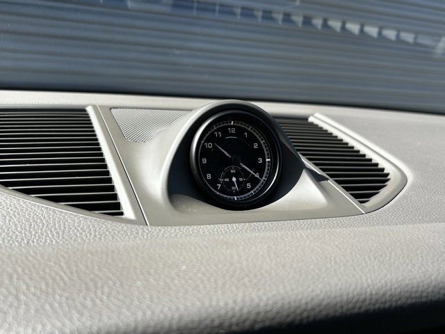 Certified 2025 Porsche Macan image 32