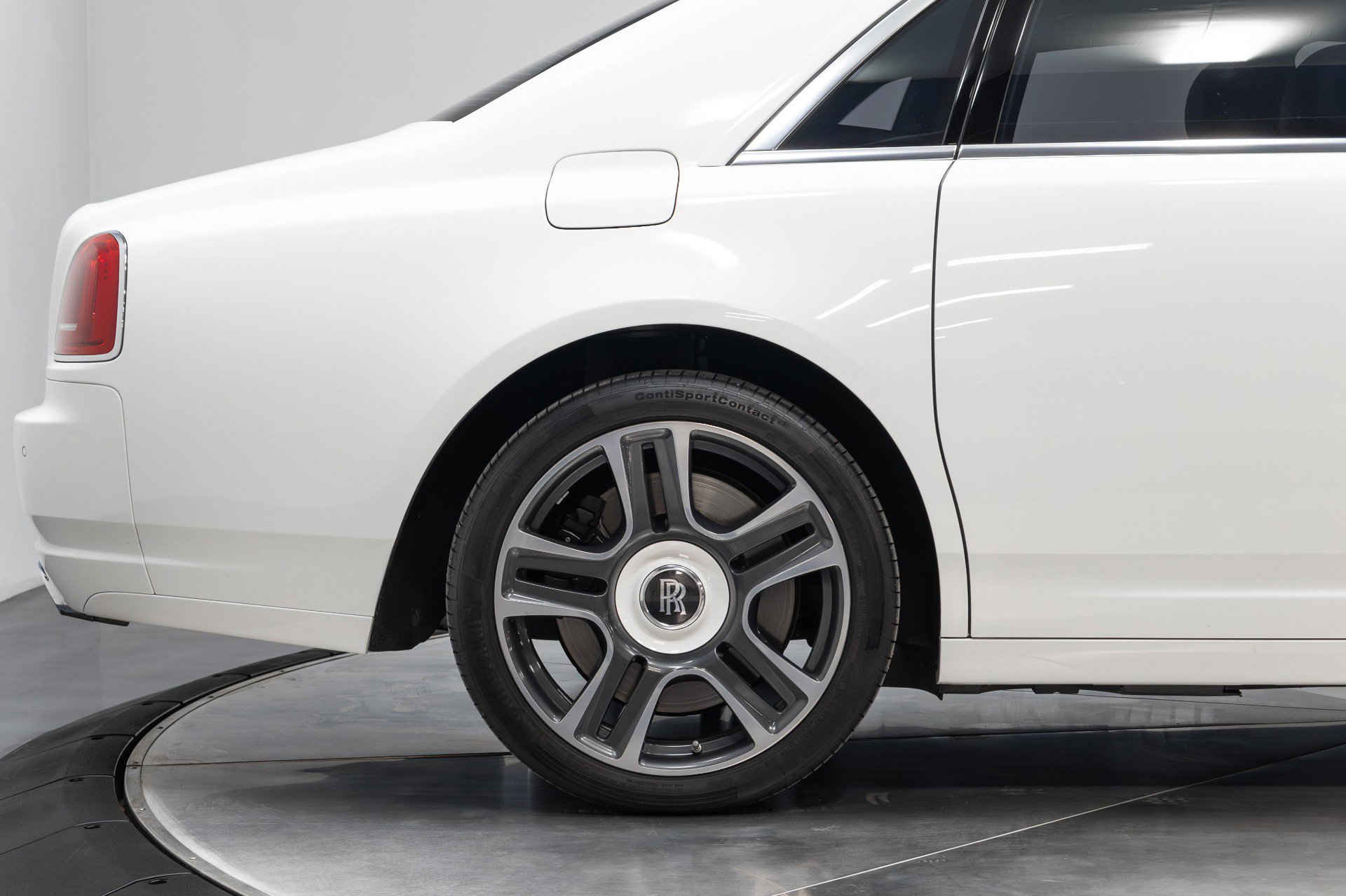 Used 2016 Rolls-Royce Ghost image 22