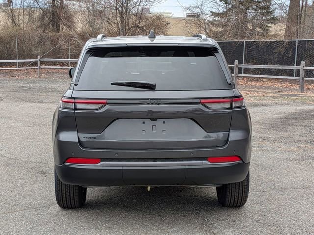 New 2026 Jeep Grand Cherokee Laredo image 4