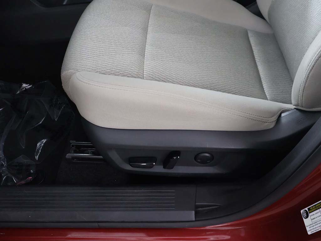 Used 2025 Nissan Rogue SV AWD/4WD image 29