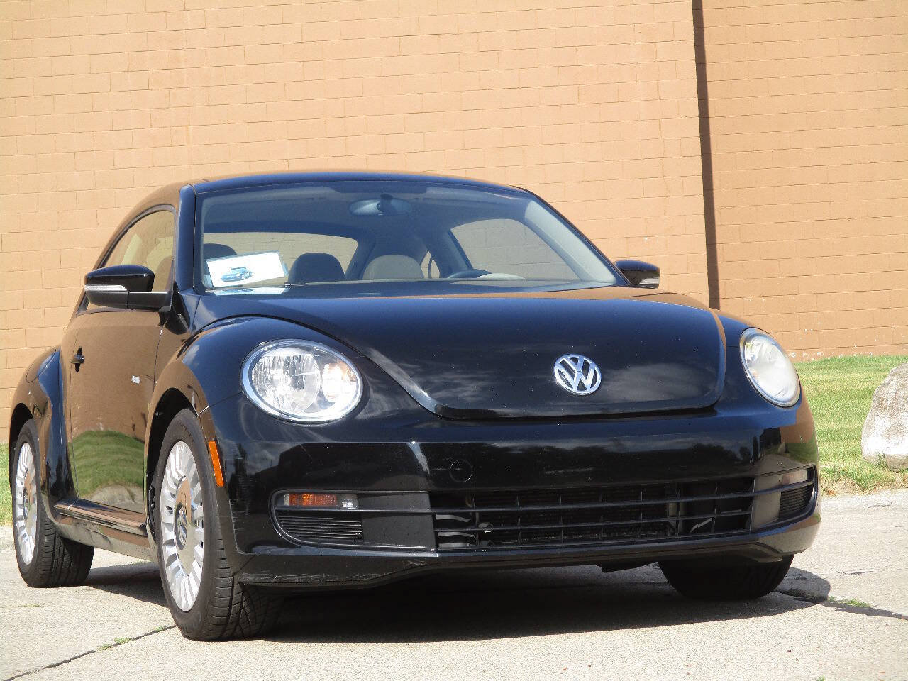 Used 2015 Volkswagen Beetle 1.8T FWD image 98