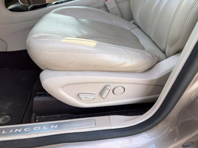 Used 2019 Lincoln MKC Select w/ Select Plus Package FWD image 28