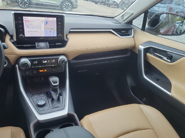 Used 2020 Toyota RAV4 Limited AWD/4WD image 16