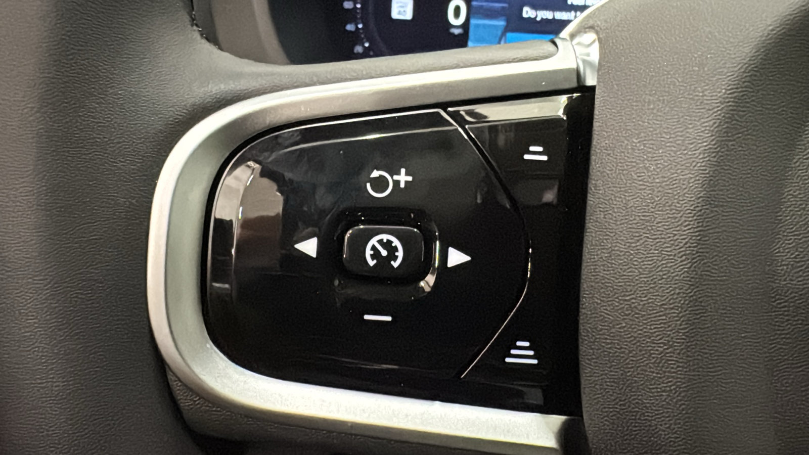 New 2026 Volvo XC60 B5 Plus w/ Climate Package AWD/4WD image 13