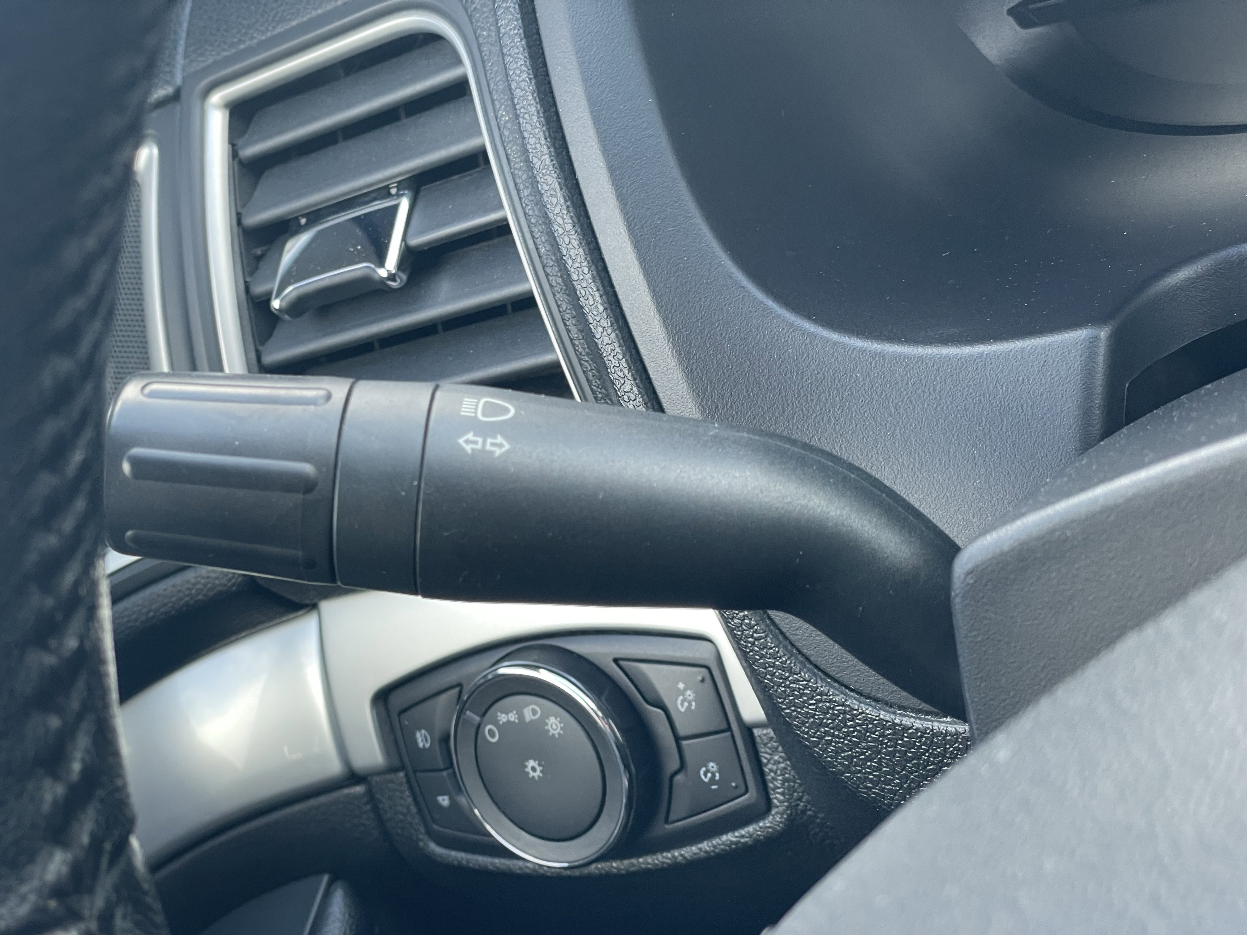 Used 2016 Ford Explorer XLT w/ Equipment Group 202A image 17