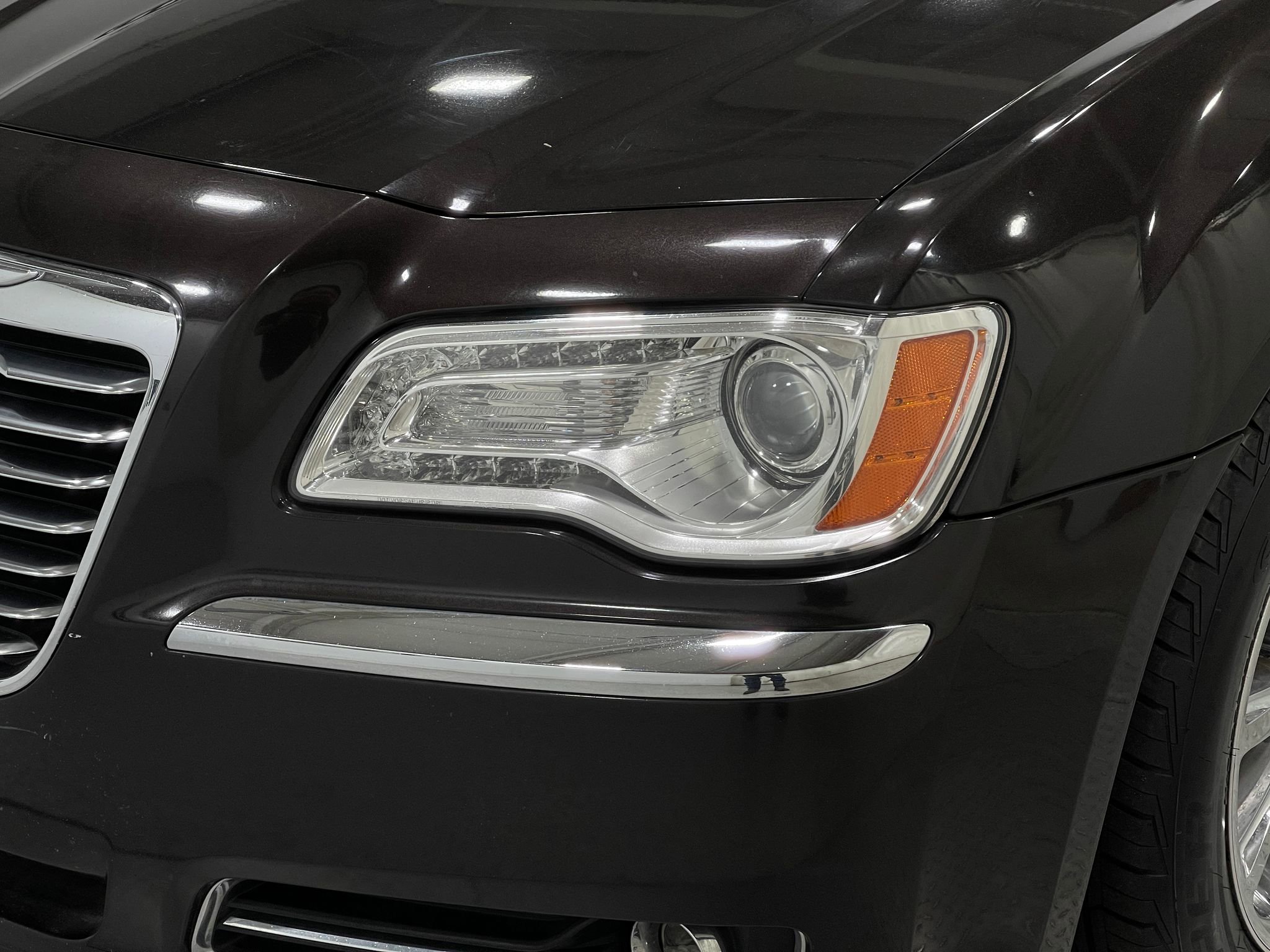 Used 2012 Chrysler 300 Limited image 30