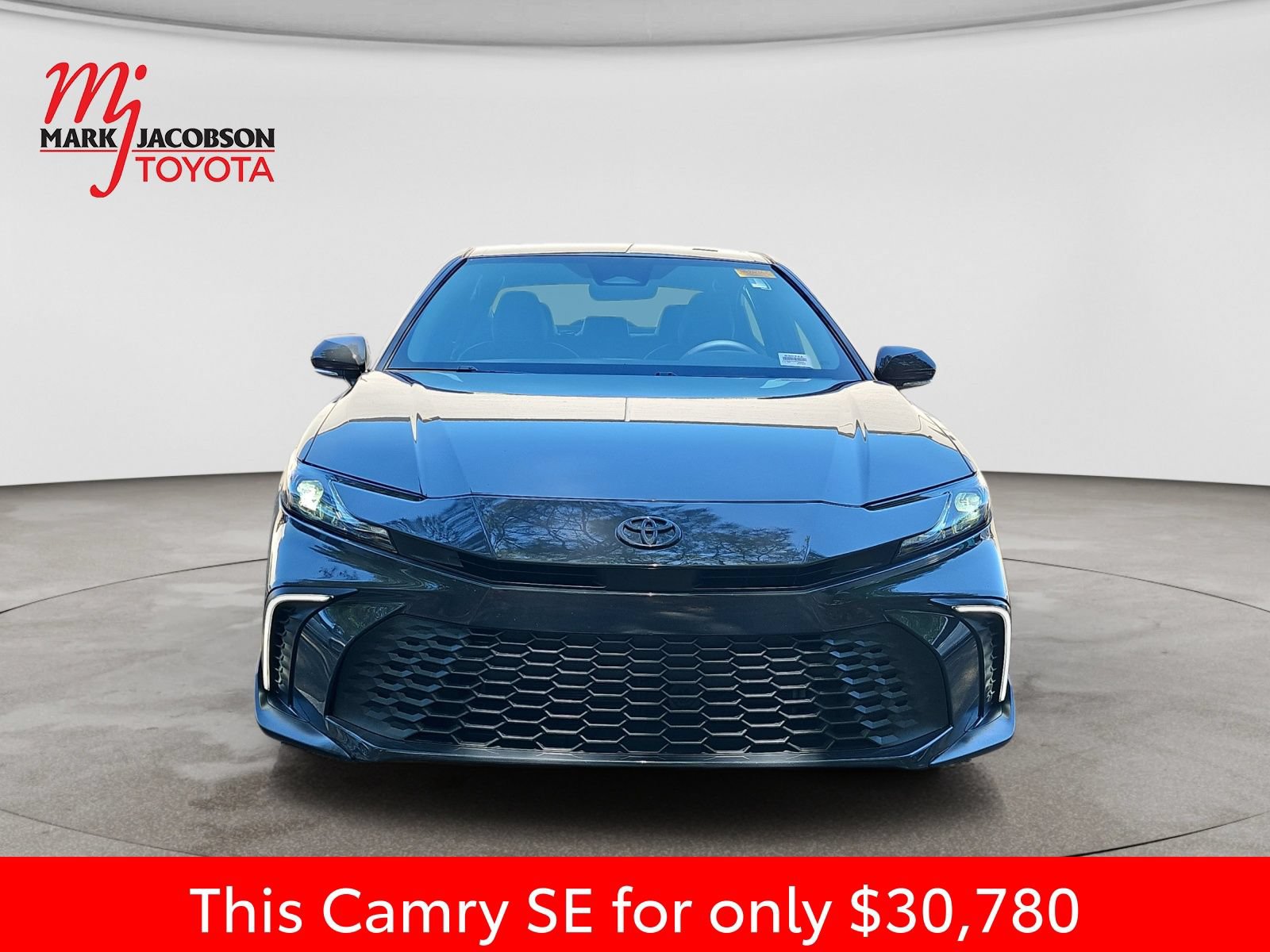 Used 2025 Toyota Camry SE w/ Convenience Package FWD image 3