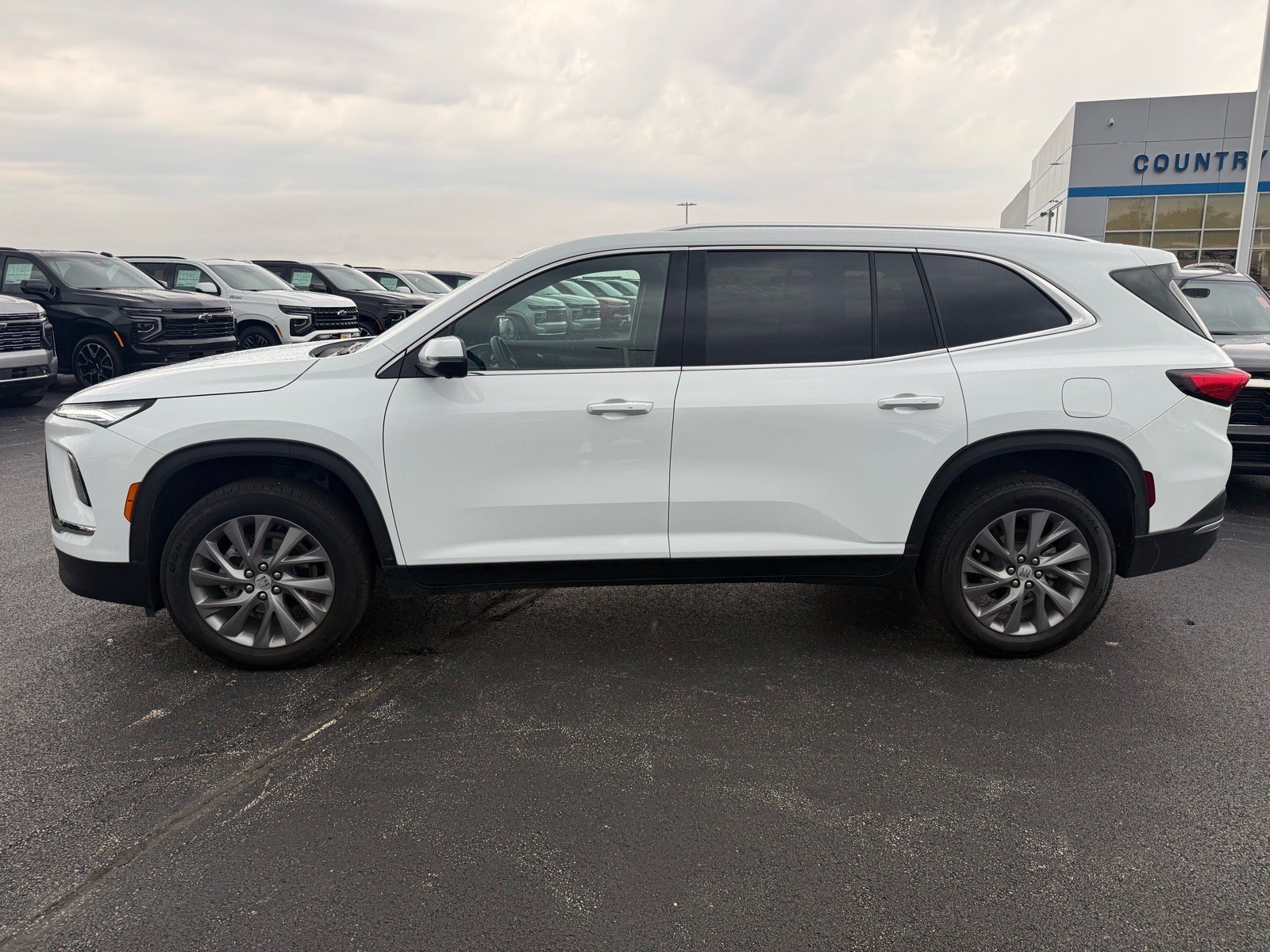 Used 2026 Buick Enclave Preferred w/ Power Package FWD image 5