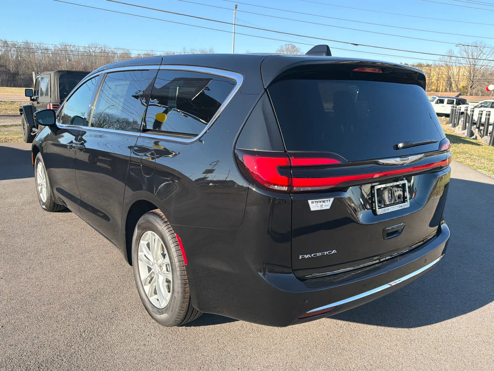 New 2026 Chrysler Pacifica Select image 5