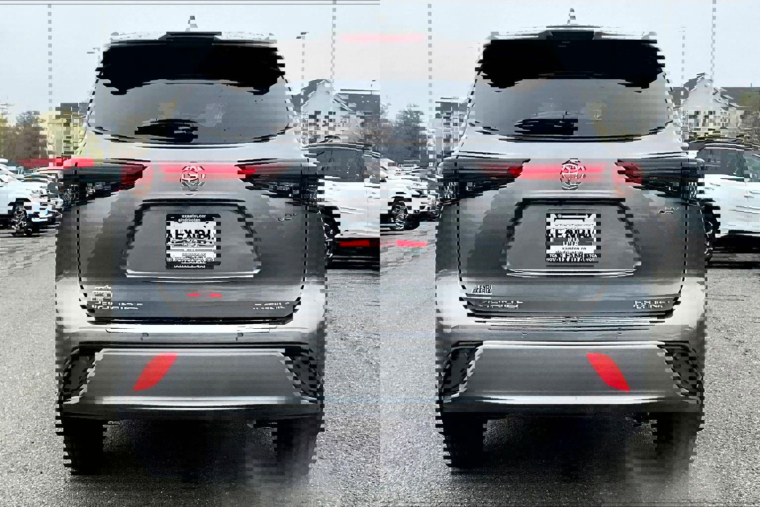 Used 2026 Toyota Highlander Platinum image 4