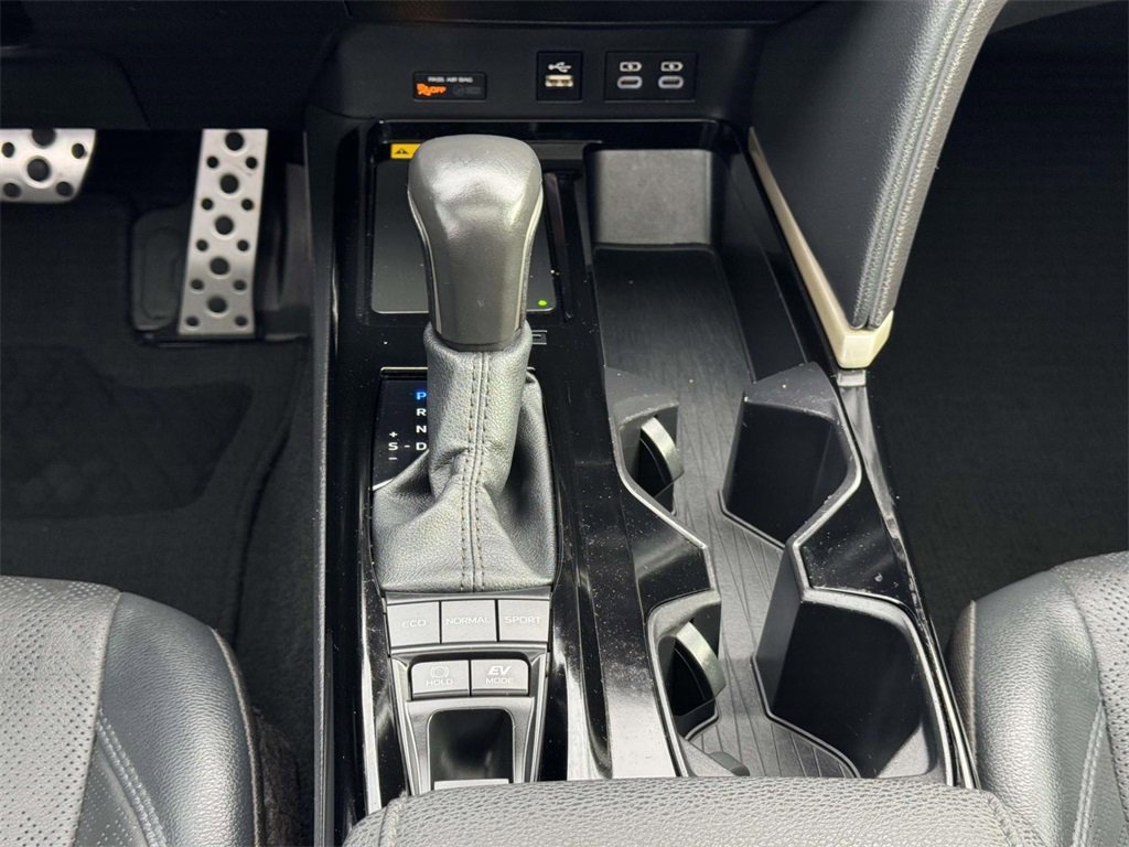 Used 2025 Toyota Camry XSE image 6