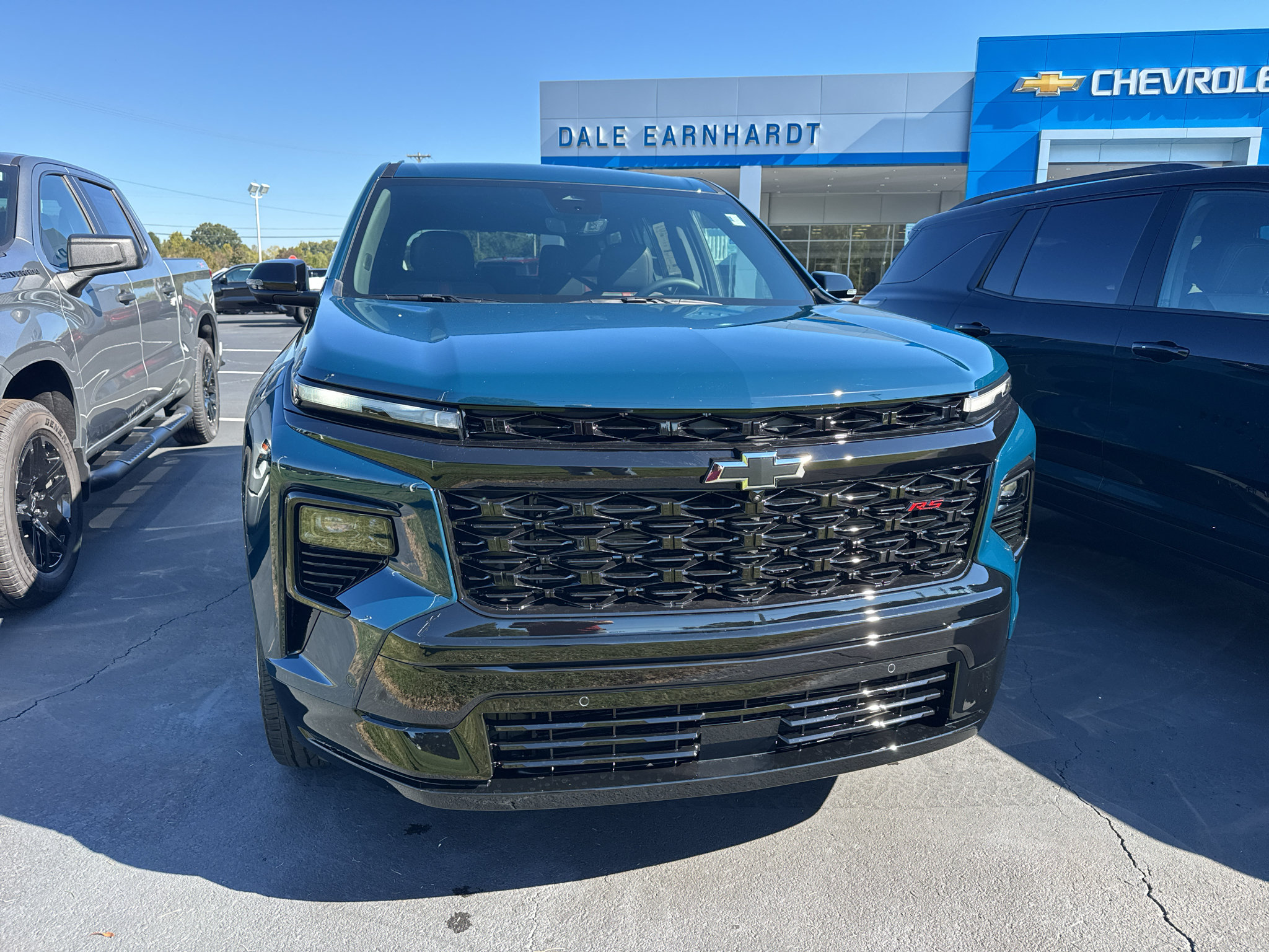 New 2027 Chevrolet Traverse RS w/ LPO, Floor Liner Package FWD image 2