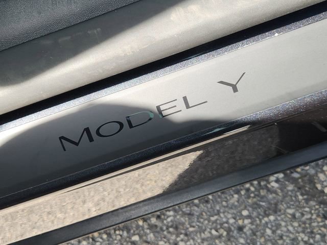 Used 2024 Tesla Model Y Performance image 31