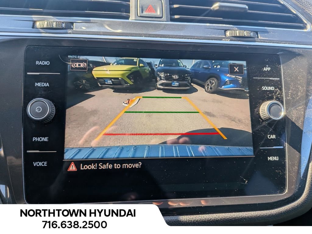 Used 2022 Volkswagen Tiguan SE image 17