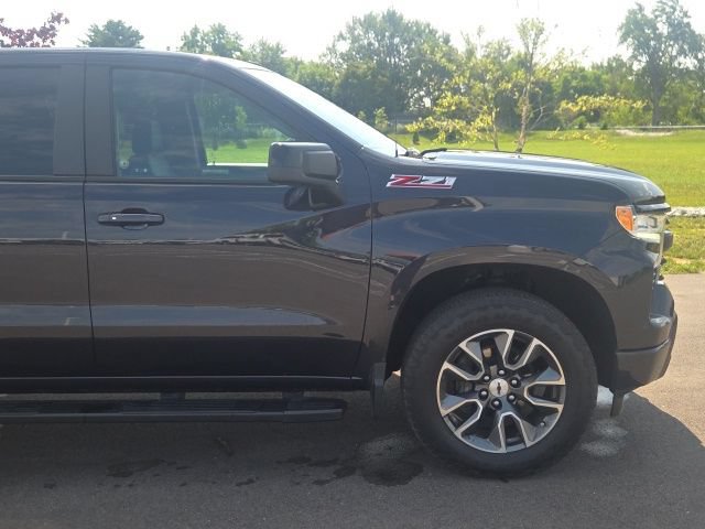 Used 2023 Chevrolet Silverado 1500 RST w/ Convenience Package II AWD/4WD image 4