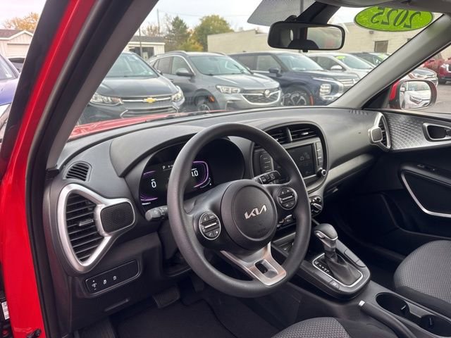 Used 2025 Kia Soul LX w/ LX Technology Package image 9