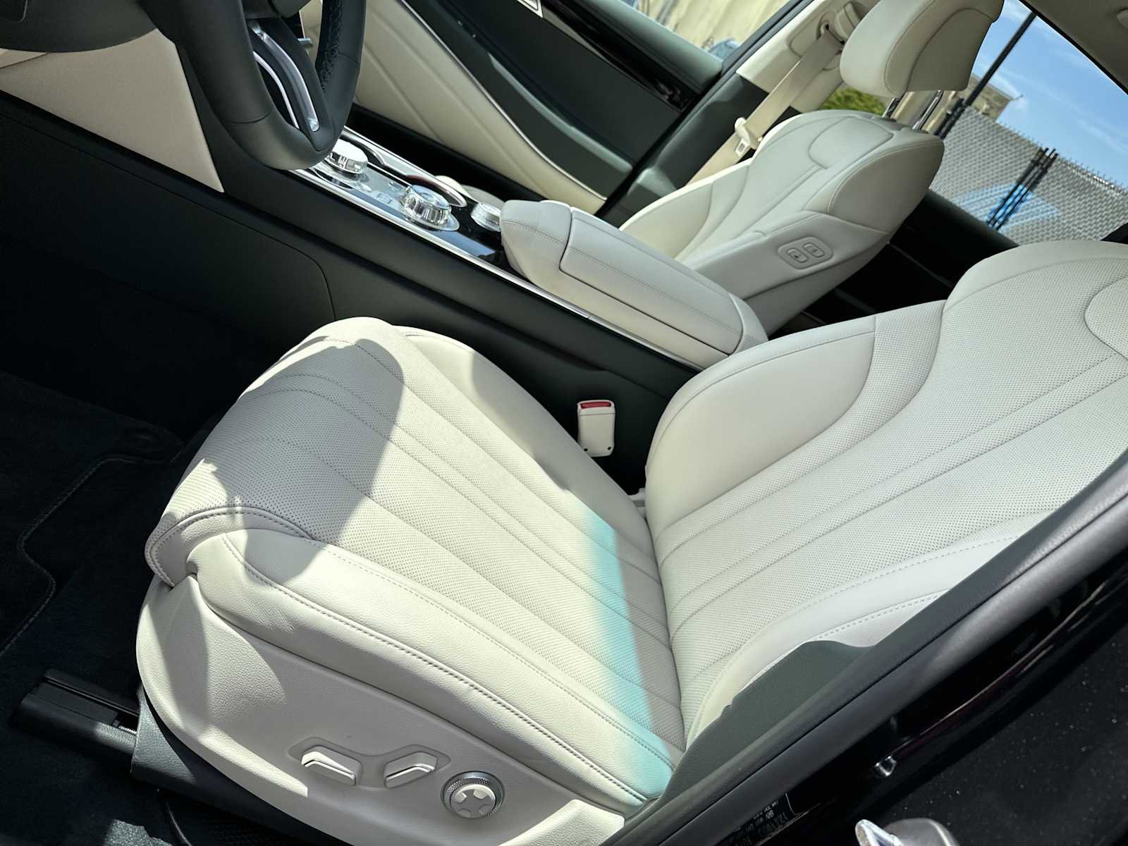 New 2026 Genesis GV80 2.5T RWD image 9