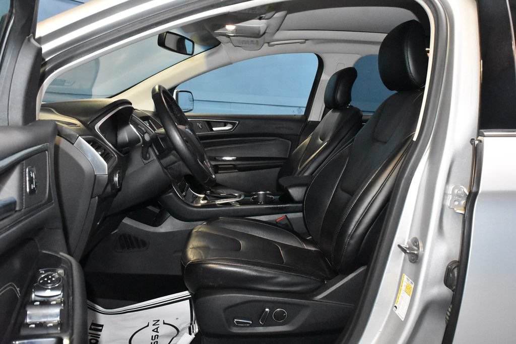 Used 2016 Ford Edge Titanium FWD image 7