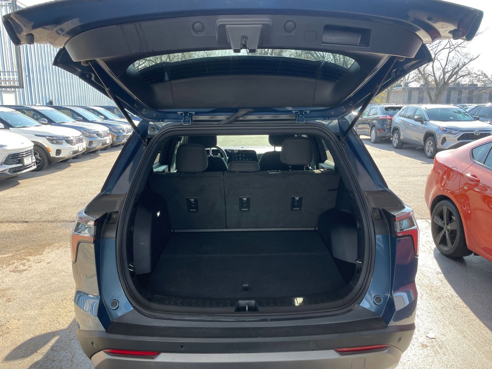 Used 2025 Chevrolet Equinox LT image 30