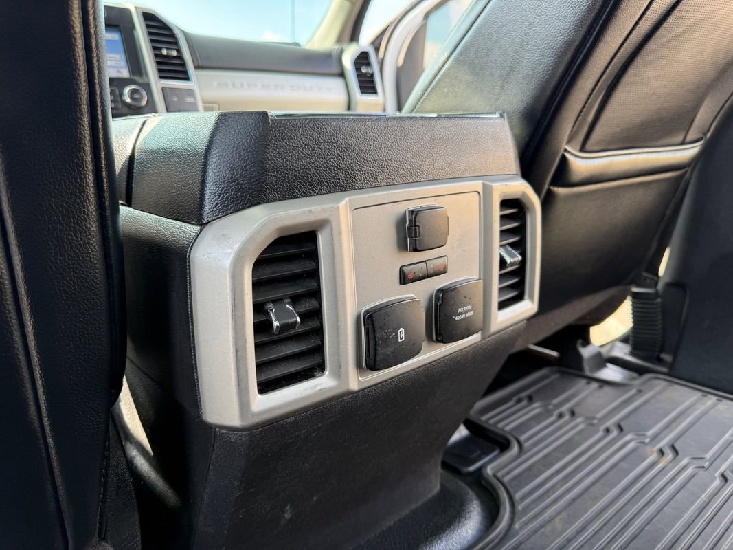Used 2019 Ford F250 Lariat w/ Chrome Package image 32
