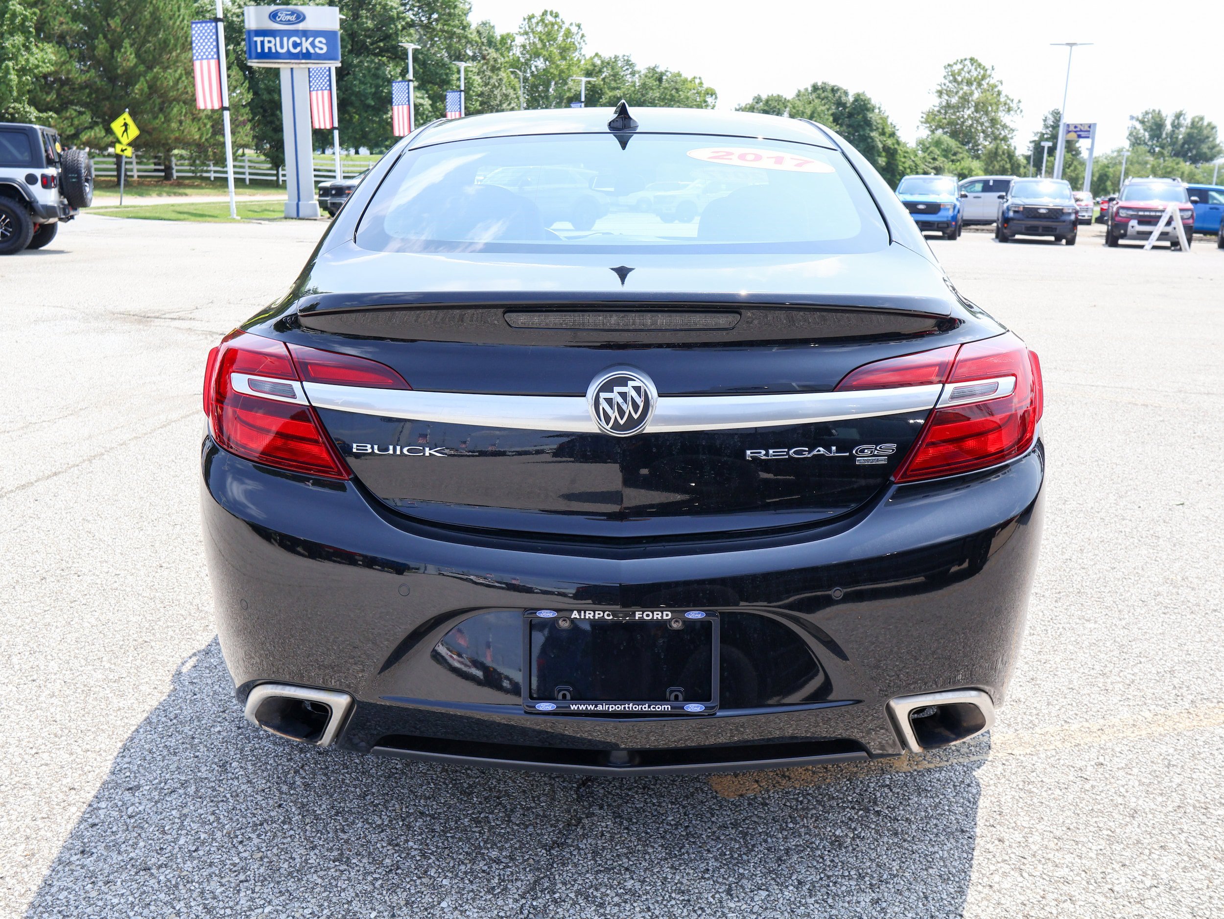 Used 2017 Buick Regal GS w/ Driver Confidence Package #1 AWD/4WD image 4