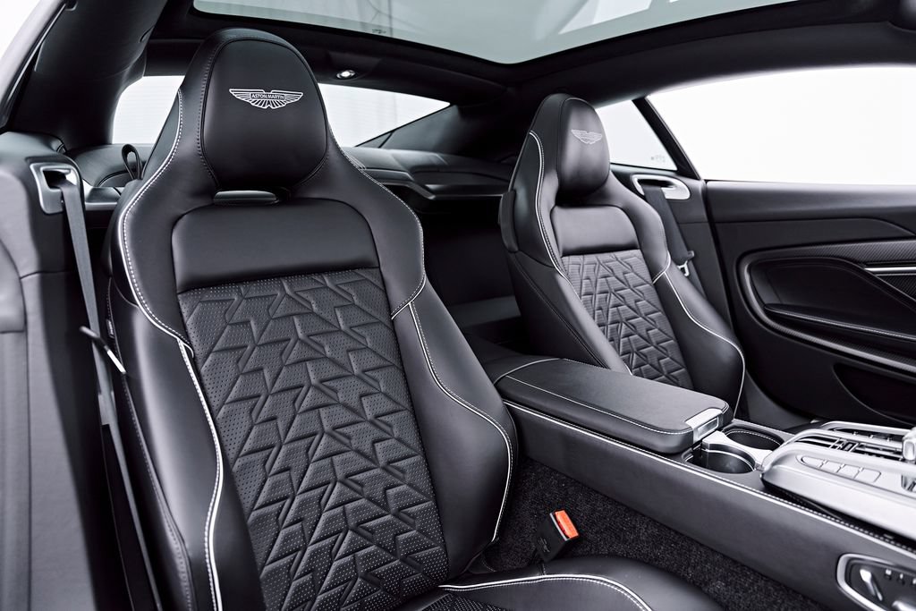 Used 2025 Aston Martin Vanquish RWD image 49