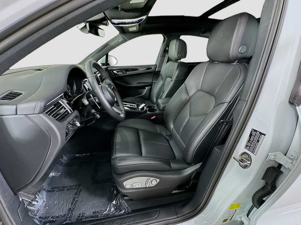 New 2025 Porsche Macan AWD/4WD image 5