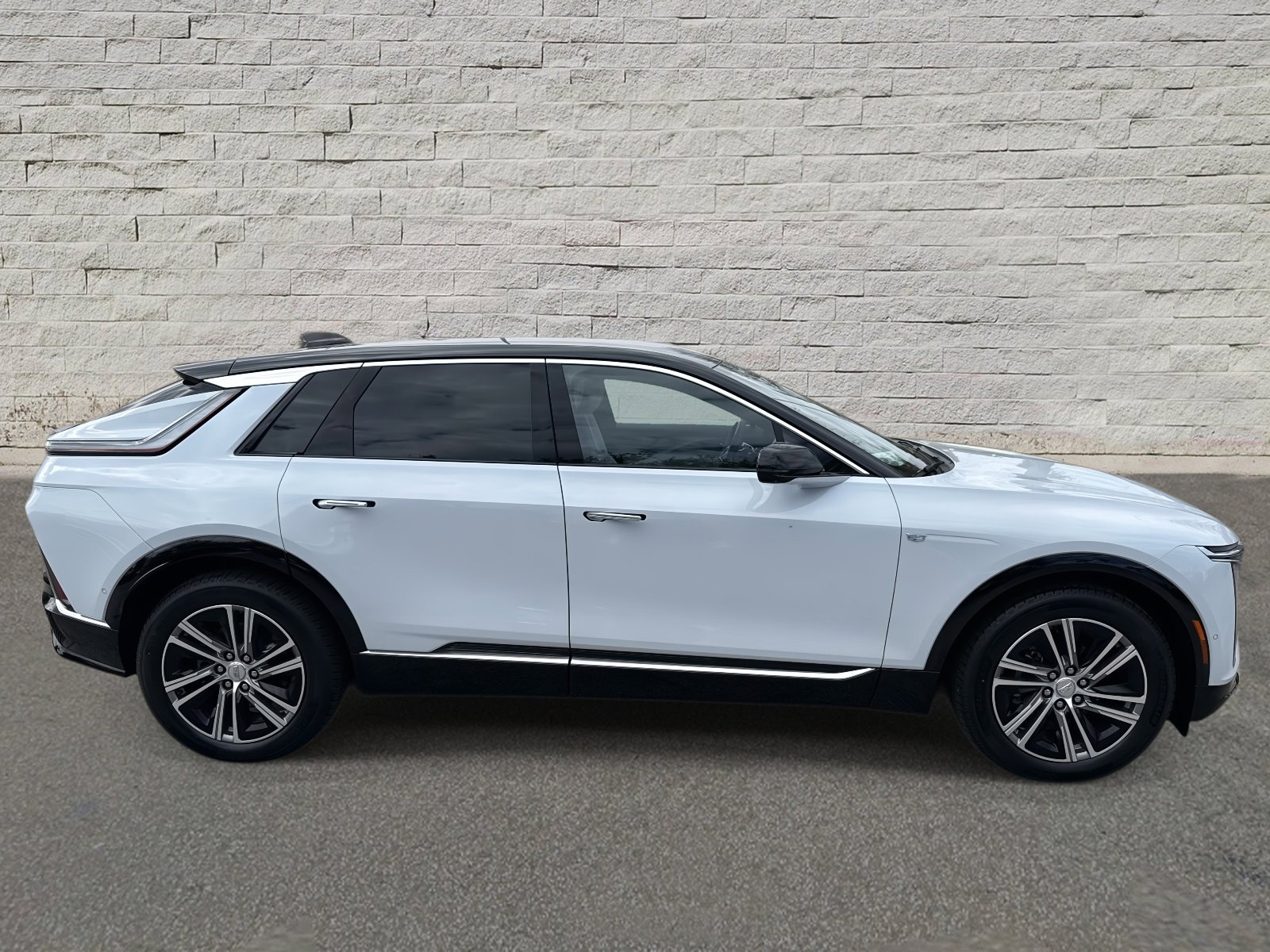 New 2026 Cadillac Lyriq Premium Luxury w/ LPO, Floor Liner Package image 4