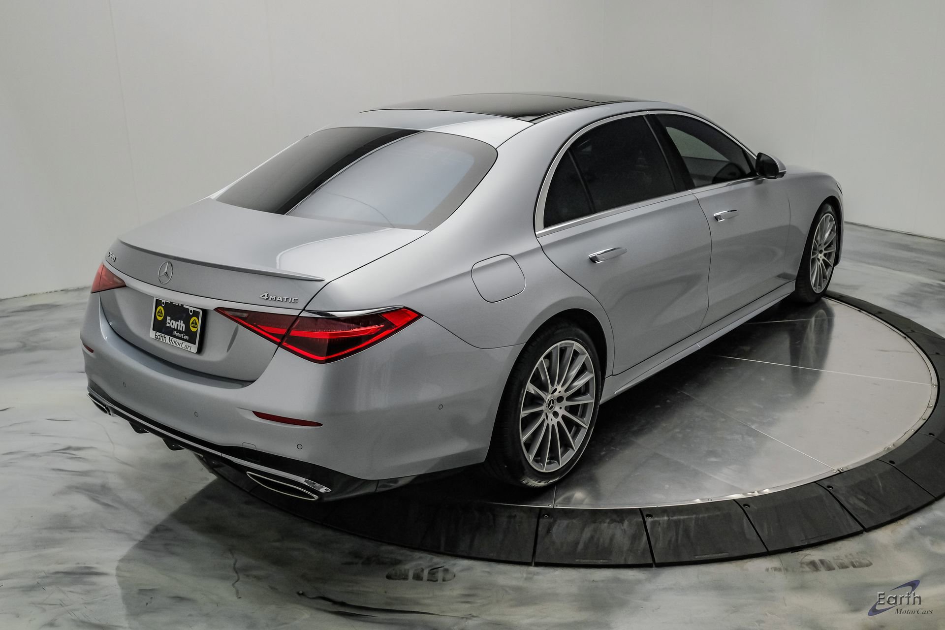 Used 2022 Mercedes-Benz S 580 4MATIC Sedan w/ AMG Line Package image 22