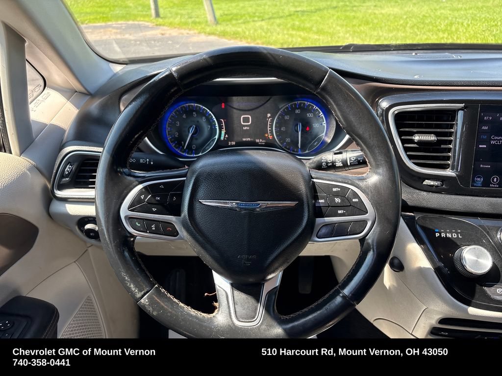 Used 2018 Chrysler Pacifica Touring-L Plus FWD image 17