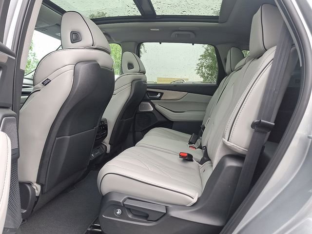 Certified 2026 Acura MDX w/ Advance Package AWD/4WD image 10