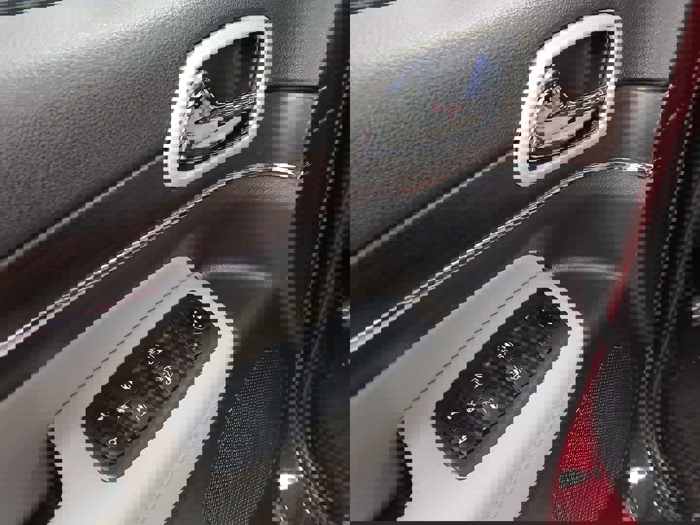 Used 2018 Jeep Grand Cherokee Limited image 7