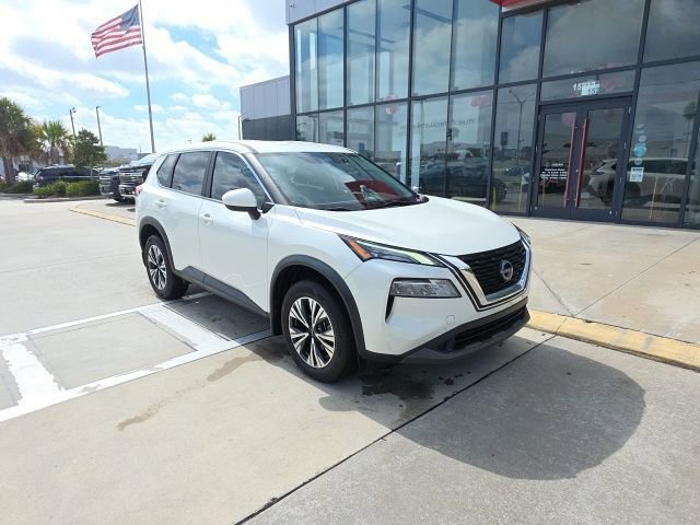 Used 2023 Nissan Rogue SV image 3
