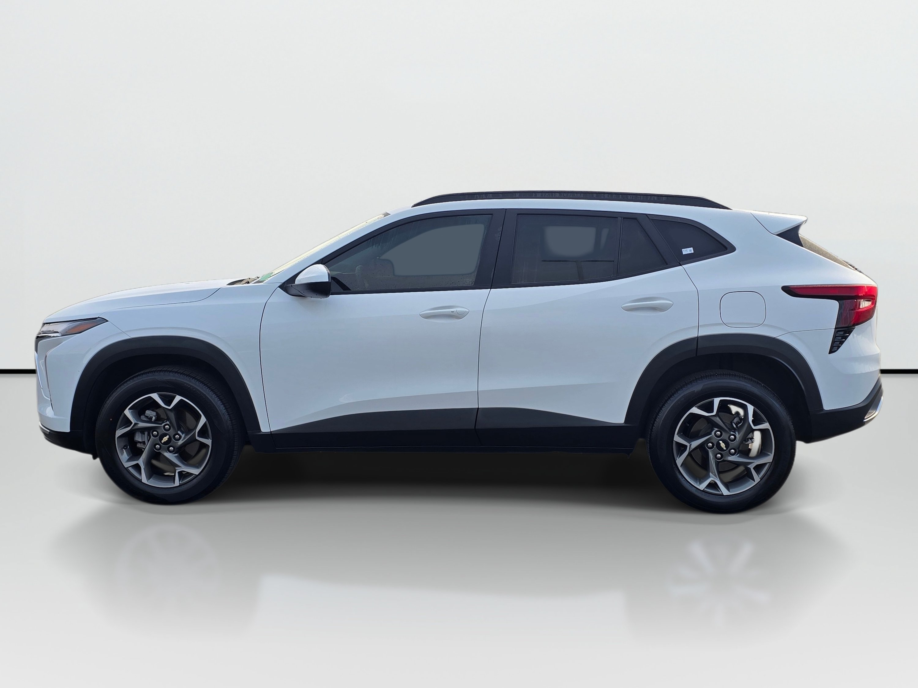 Used 2024 Chevrolet Trax LT w/ LT Convenience Package FWD image 2
