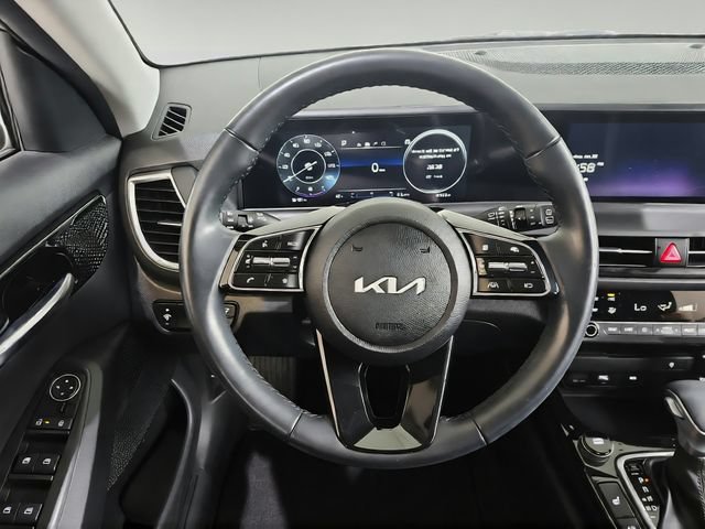 Certified 2025 Kia Seltos EX AWD/4WD image 9